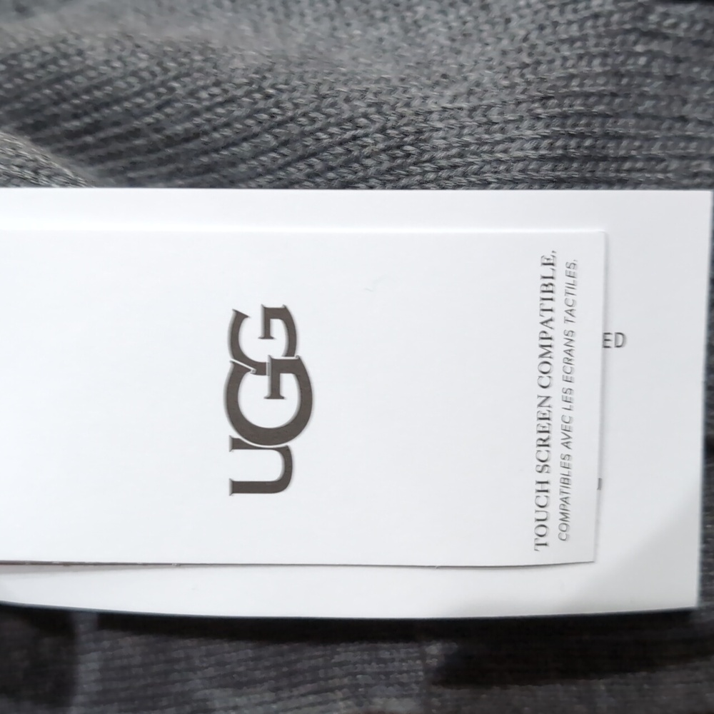 Ugg Australia 2 Piece Touch Screen Compatible Hat & Tech Gloves Set Nwt ❤️ - Picture 7 of 10